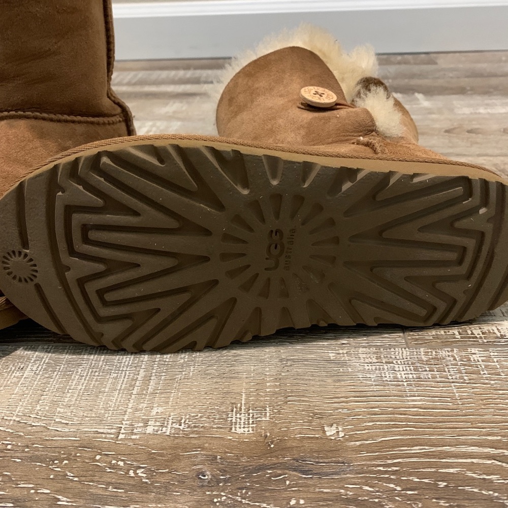 Ugg Bailey Button Water Resistant - image 3